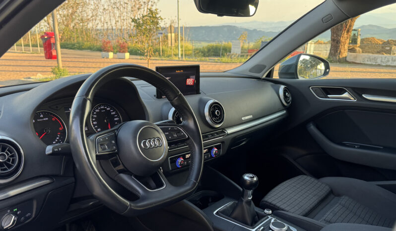 Audi A3 1.6 TDI 110cv S-Line pieno